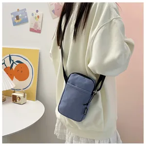 Lockerer Nylon Umhängetasche Handytasche, minimalistische einfarbige Schultertasche für Damen.