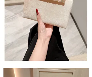 Elegante Samt Abendtasche mit funkelnden Strasssteinen fur Hochzeit und festliche Anlasse.