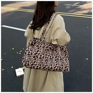 Detail view of large capacity leopard print tote bag for women, stylish casual shoulder bag.