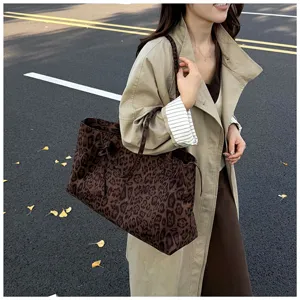 Detail view of the stylish large capacity women leopard print tote bag for casual commute.