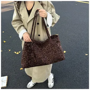 Leopard print casual tote bag for women, large capacity stylish shoulder handbag for daily use.