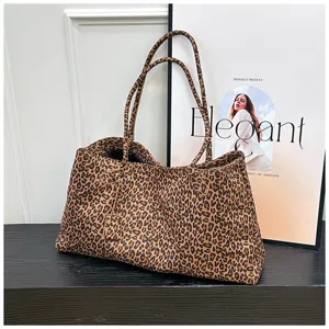 Fashion leopard print tote bag large capacity women casual shoulder handbag for daily commuting.