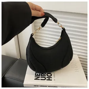 Black crescent underarm shoulder bag for women, trendy French style casual commuter handbag.