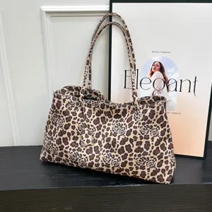 Fashion leopard print tote bag for women, large capacity shoulder bag for daily casual use.
