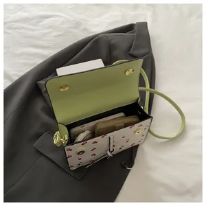 Sac à bandoulière carré d'été pour femme à motif de cerises, élégant sac vert et blanc tendance.
