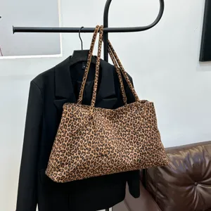 Chic leopard print tote bag for women, large capacity casual shoulder bag daily commute.