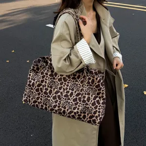 Stylish leopard print tote bag with large capacity, perfect for casual commute and daily use.