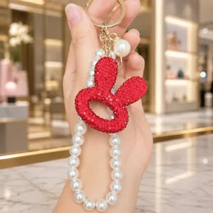 Koreanischer Strass Hasenkopf Schlüsselanhänger mit eleganter Perlenkette Taschenanhänger.