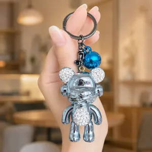 Portachiavi orsetto violento con strass blu galvanizzato e ciondolo borsa chic per auto.