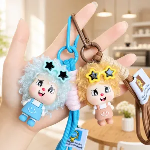 Süßer Cartoon lockiges Haar Sonnenbrille Junge Schlüsselanhänger Tasche Anhänger Plüschpuppe