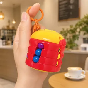 Vista detallada del llavero de juguete de descompresión con cuentas giratorias de hamburguesa.
