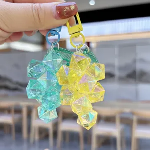 Llavero de uva de cubo de cristal colorido, colgante de bolso geométrico de acrílico.