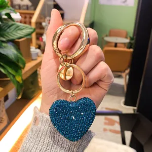 Portachiavi con cuore in strass blu e anelli dorati, ciondolo borsa elegante in metallo.