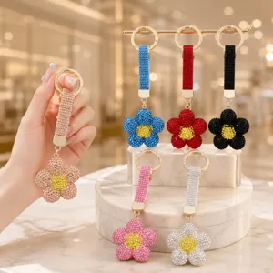 Crystal sunflower keychain sparkling rhinestone daisy bag charm luxury floral keyring pendant