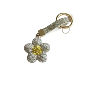 Sparkling rhinestone sunflower keychain luxury crystal daisy bag charm pendant accessories
