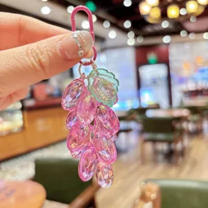 Lindo llavero de racimo de uvas acrílicas transparente, colgante de bolso rosa con hoja, regalo.