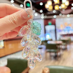Detalle llavero uva acrílico transparente, colgante de bolso lindo para mujeres y niñas.