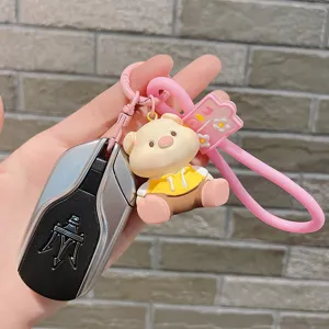 Custodia per chiavi auto e simpatico portachiavi maialino con cinturino rosa alla moda.