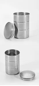 Vue détaillée du pot de stockage vintage en inox, récipient hermétique pour grains de café.