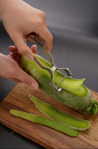 Pelapatate da cucina in acciaio inossidabile per verdure, patate e ravanelli dettaglio