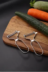 Set di pelapatate per verdure e tagliaverdure in acciaio inossidabile per la cucina.