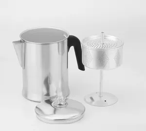 Vista dettagliata della caffettiera percolatore in alluminio con corpo, coperchio e filtro.