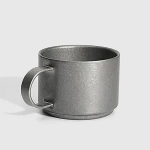 Roestvrijstalen retro koffiekop mat geïsoleerde latte kop hoofdcategorie zicht