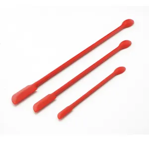 Set di 3 mini spatole e raschietti in silicone a doppia estremità rossi per cosmetici.