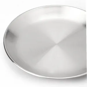 Piatto tondo portatile in acciaio inossidabile per campeggio picnic set di stoviglie outdoor.