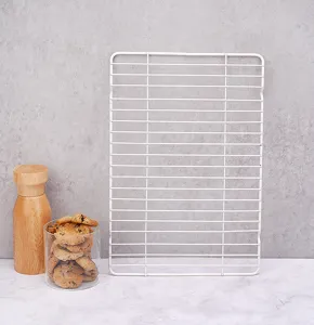 Grille de refroidissement rectangulaire pour four et barbecue, antiadhésif et durable.