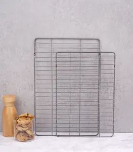 Grille de refroidissement en acier inoxydable pour cuisson de biscuits et gâteaux à la maison.