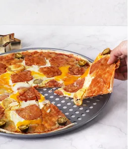 Teglia per pizza rotonda antiaderente perforata per cucina domestica, vassoio metallico.