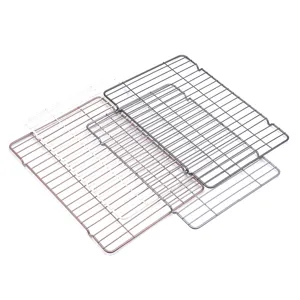 Grille de refroidissement en fil métallique et grille de cuisson pour le four pratique.