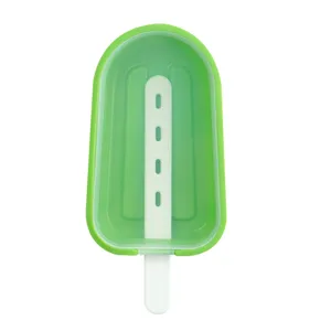 Grüne Silikon Eis am Stiel Form mit weißem Stab für selbstgemachte Desserts und Leckereien.