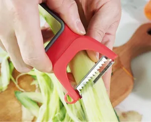 Éplucheur de légumes de cuisine multifonctionnel et trancheur julienne en acier inoxydable.