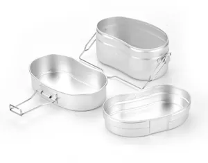 Vue détaillée de la gamelle de camping en aluminium avec poignées pliantes pratiques.