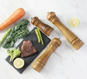Houten pepermolen set, handmatige specerijenmolen van eikenhout voor keuken en koken.