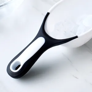 Voedselveilige plastic ijschep voor keuken bar thuis gebruik, duurzaam zwart-wit.