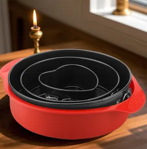 Vista dettagliata dell'interno della teglia da forno antiaderente in silicone e acciaio.