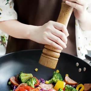 Handmatige houten pepermolen voor keuken, natuurlijke eiken specerijenmolen voor kruiden.