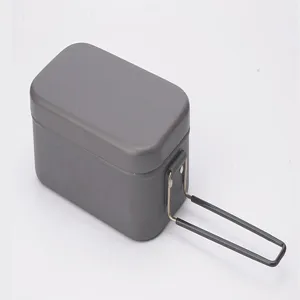 Vue détaillée de la boîte de camping en aluminium léger avec poignée pliable, gris.