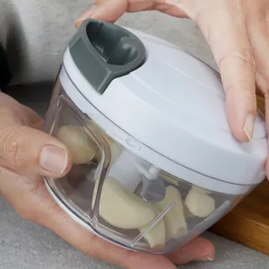 Tritatutto per aglio manuale a tirante mini utensile da cucina per tritare rapidamente.