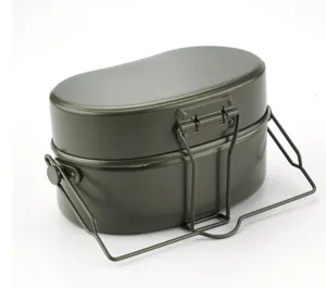 Vue détaillée de la gamelle de camping en aluminium vert militaire à double couche avec poignée.