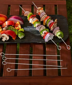 Set di spiedini per barbecue in acciaio inossidabile con manico ad anello per grigliate all'aperto.