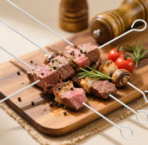 Set di spiedini per barbecue in acciaio inossidabile con anello per carne e verdure fresche