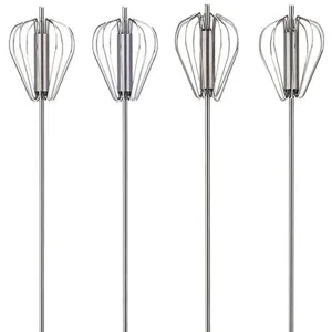 Frusta per uova semi automatica in acciaio inox utensile da cucina primo piano dettaglio