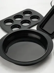 Schwarzes Silikon Backform Set mit runder Kuchenform, 6er Muffinform und Kastenform.