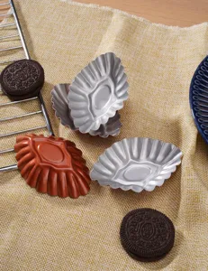 Metal flower shaped egg tart baking molds, chrysanthemum cup cake pie pans in gold and silver.