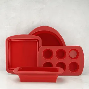 Detailaufnahme von roten Silikon Backformen Set mit Quadrat, Rund und Muffin Formen.