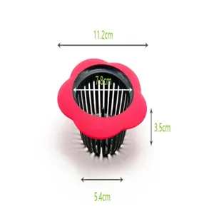 Vue détaillée de la passoire d'évier en forme de fleur avec dimensions et filtre réseau.